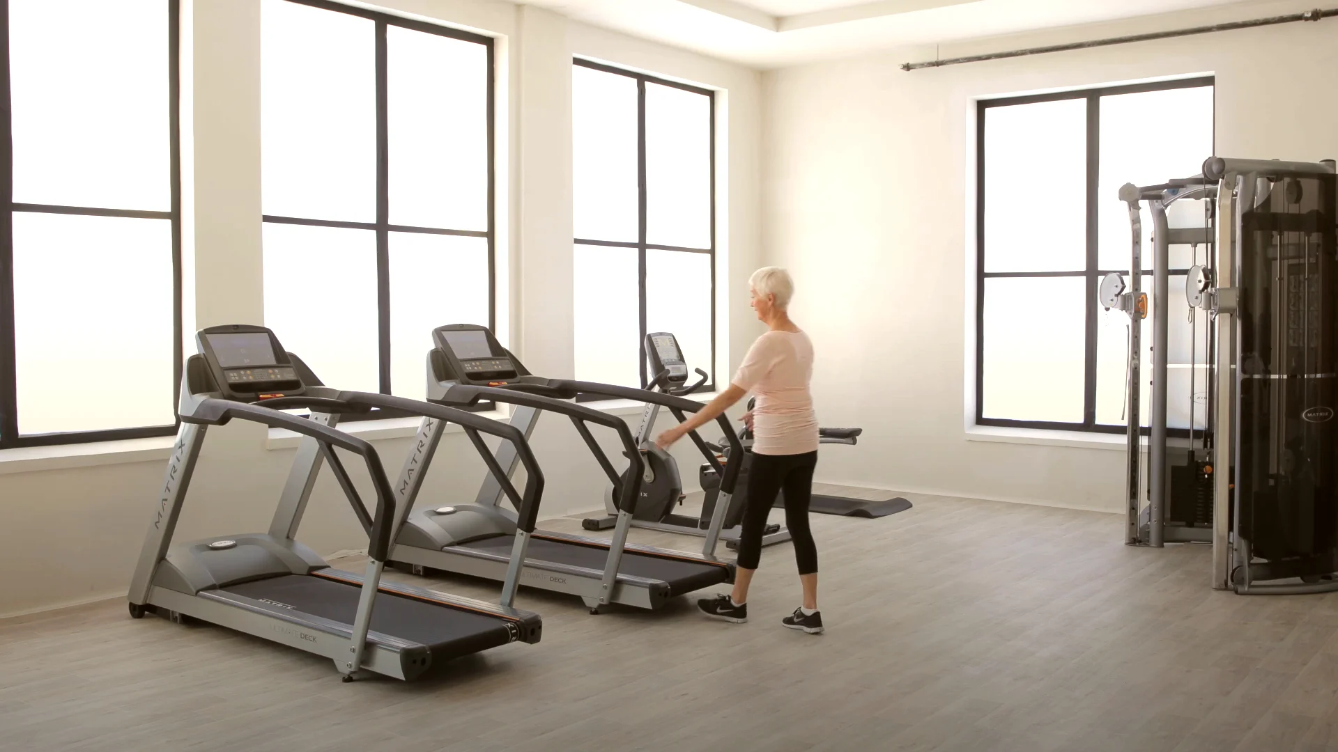 ランニングマシン トレッドミル T3xh Treadmill （MATRIX） | 穂積 