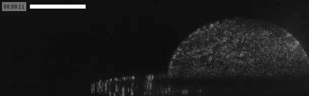 Corn Syrup Spreading in to Water - 水に広がるコーンシロップ