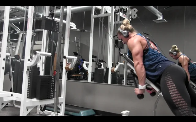 Video: Lat pull-down with weight machine - Mayo Clinic