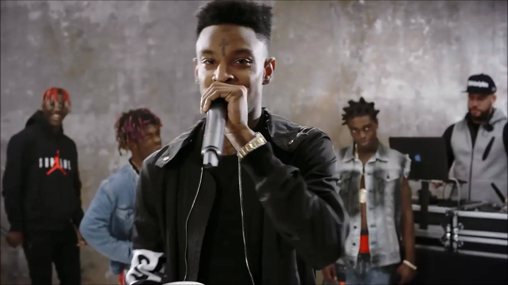 Stream 21 Savage - XXL Freshman Cypher 2016 Freestyle by Freestylez