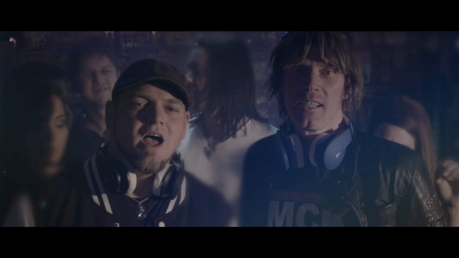 Mickie Krause feat. Dominik Ofner - Richtung Mond [offizieles Musikvideo]