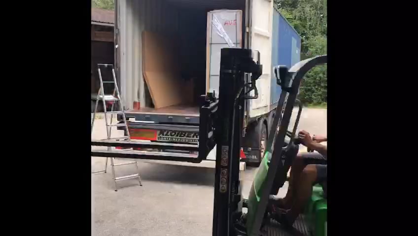 VanEssa AU Container Load on Vimeo