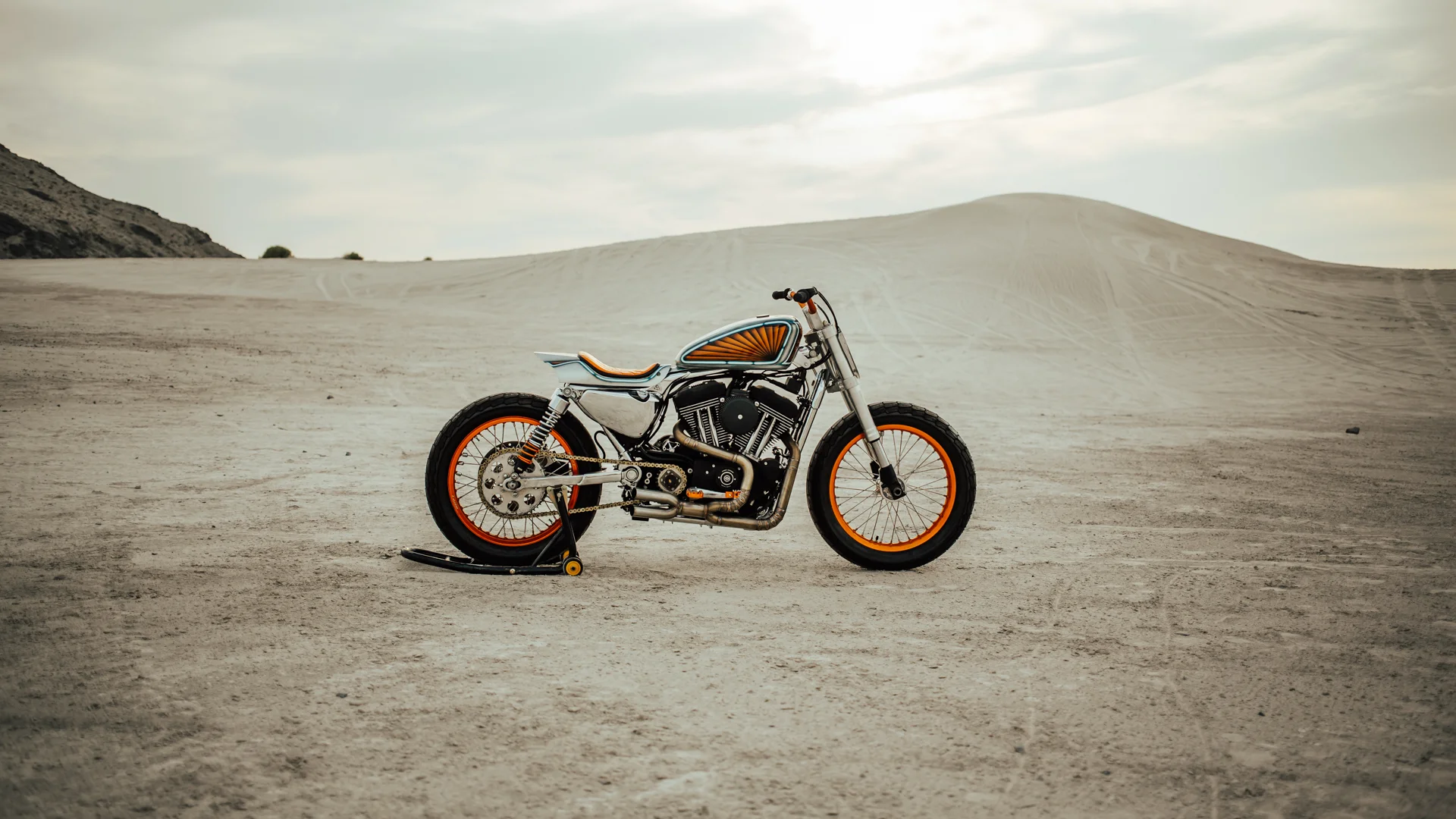 THE ART OF ANGRY. Bang Moto's 'Hooligan' Harley XL1200R Flat