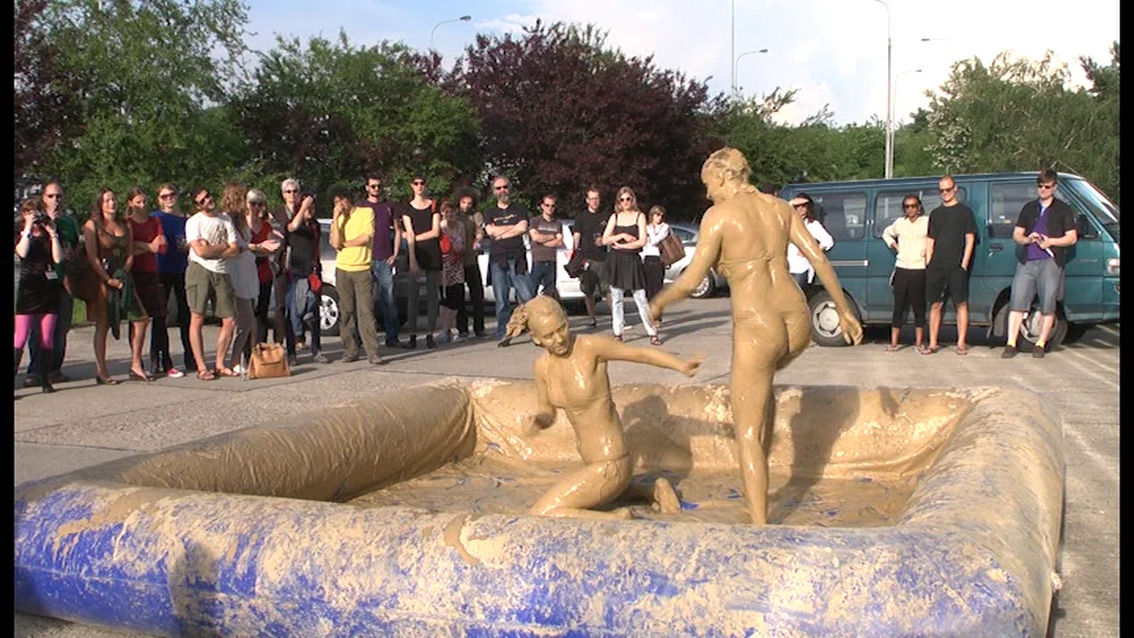 Ilona Németh - Mud wrestling / Ženy v bahne on Vimeo