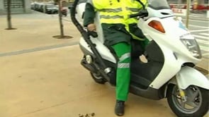 Una motoaspiradora per retirar les caques de gos