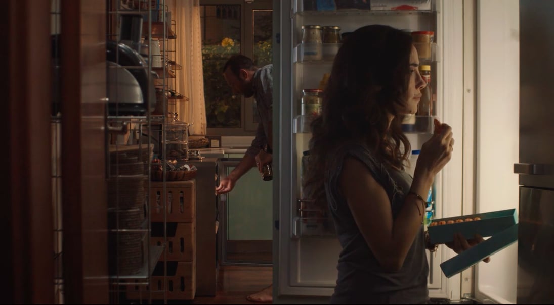 Rüzgarda Salınan Nilüfer / Swaying Waterlily