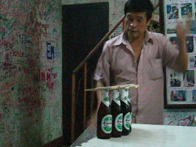 D&eacute;capsulage fa&ccedil;on Lac Thien, Hu&eacute;, Vietnam