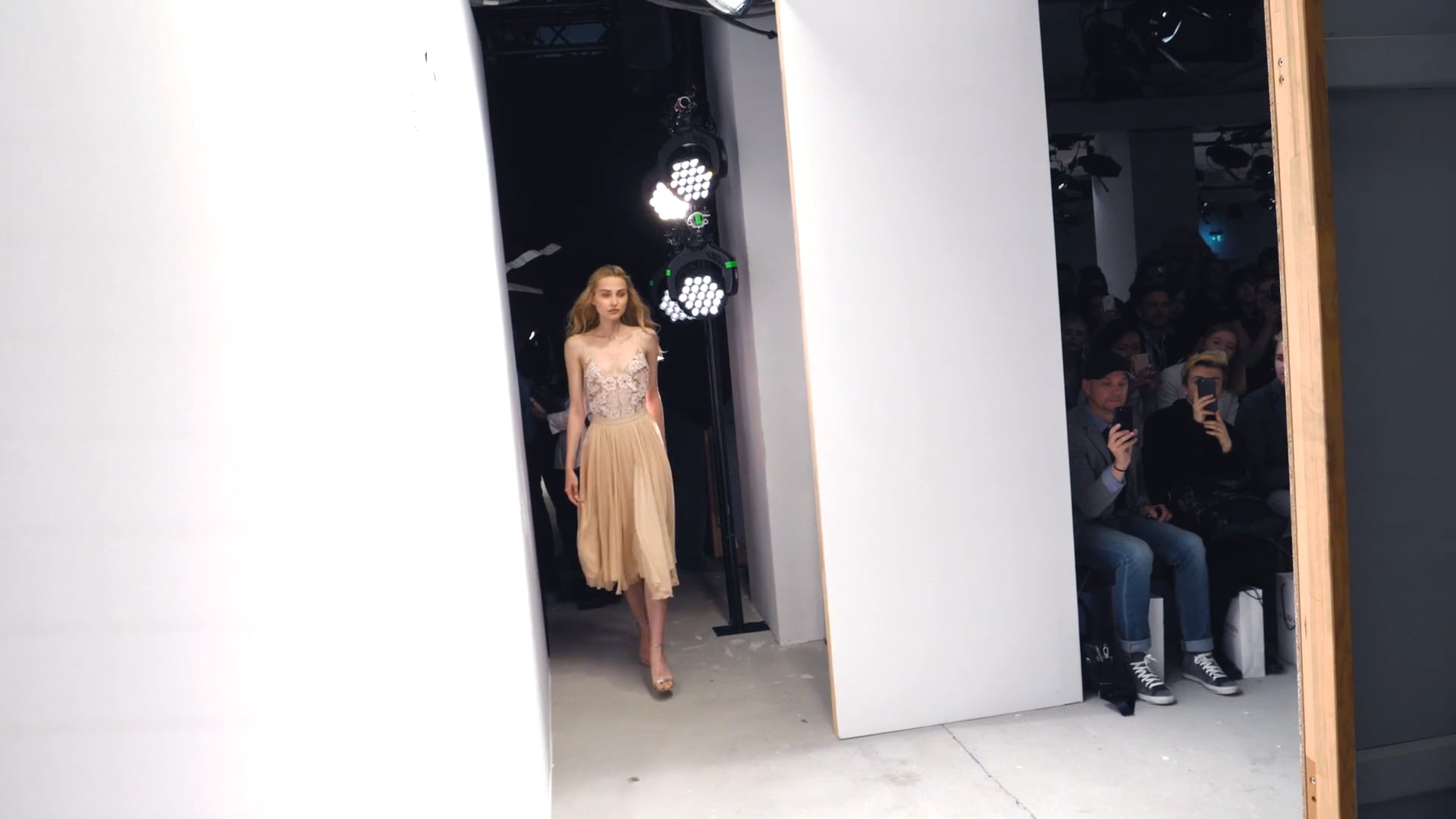 BACKSTAGES