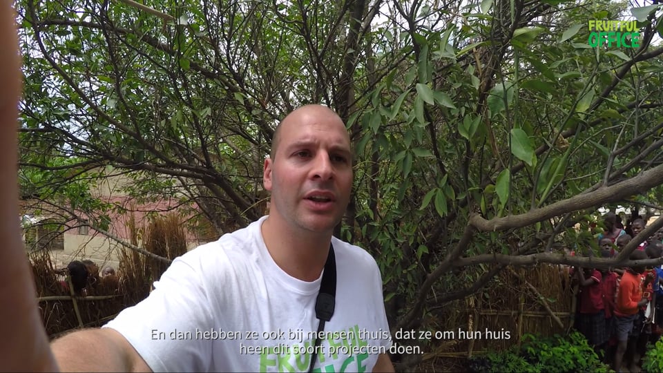 Video afspelen "Vlog montage | Fruitful Office - Malawi (2017)"