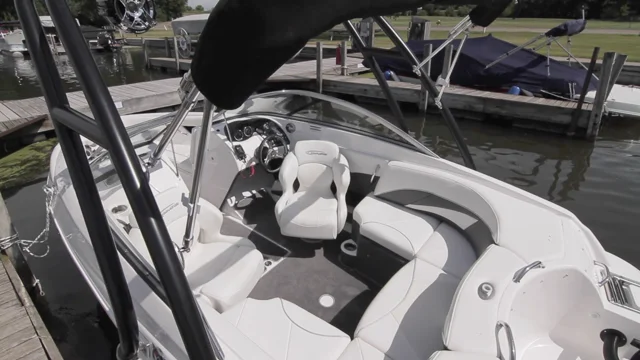 Carver 18 O-B Center Console Bay Style Boat Cover - Mist Gray