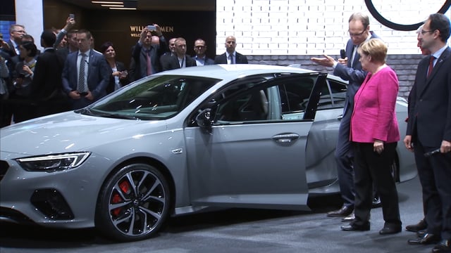 Besuch Angela Merkel  Opel IAA 2017