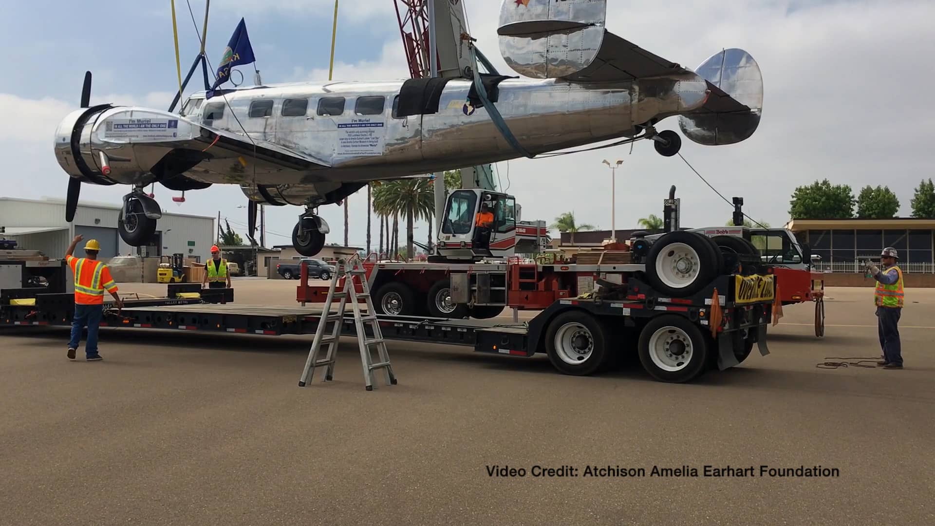 Landstar Moves Lockheed Electra L10E on Vimeo