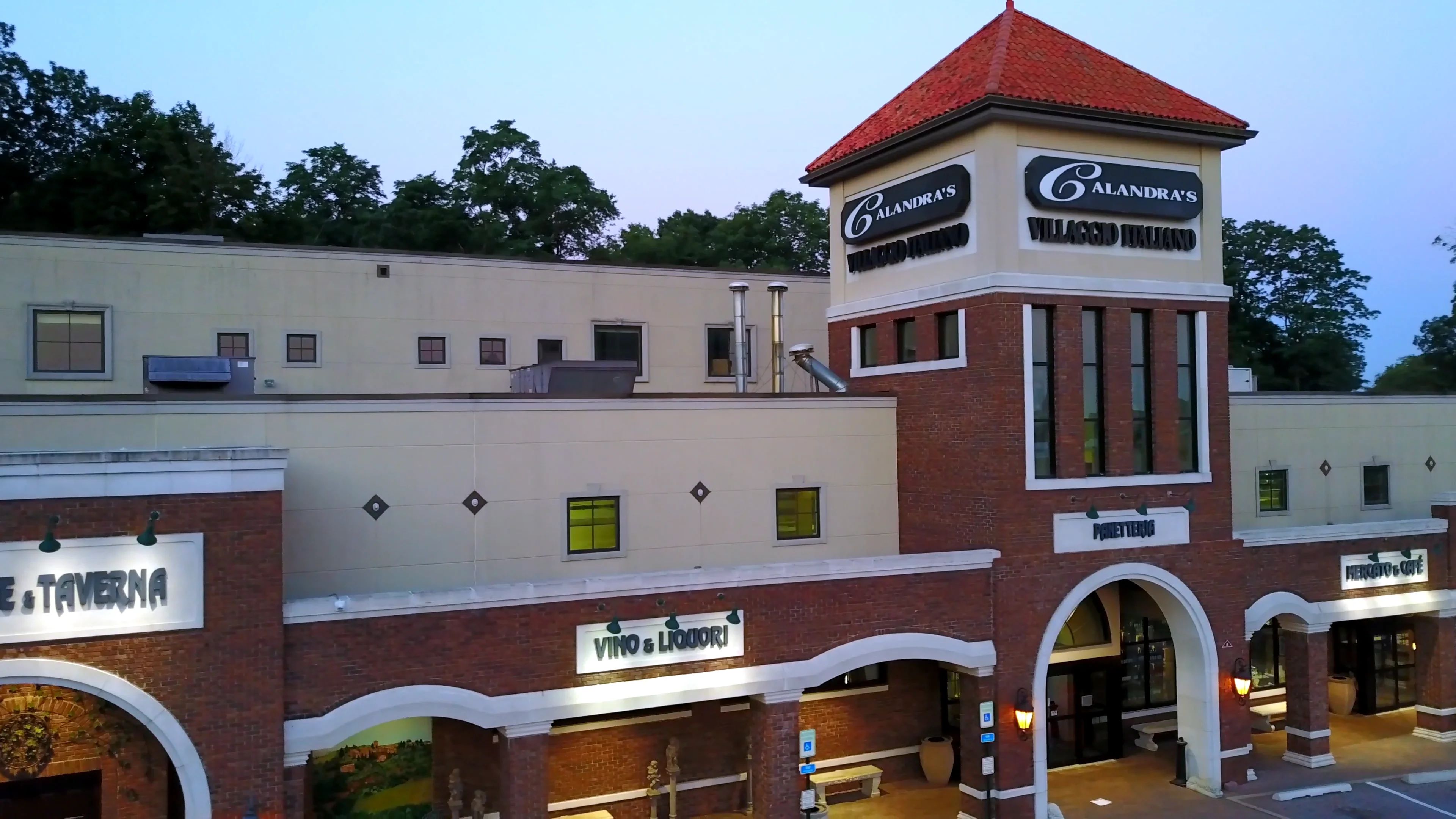 La Taverna Cocktail Lounge