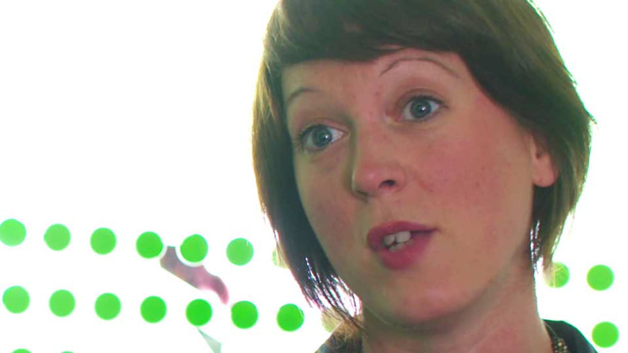 How does the Barnardo’s i-HOP service help practitioners to support families of offenders?