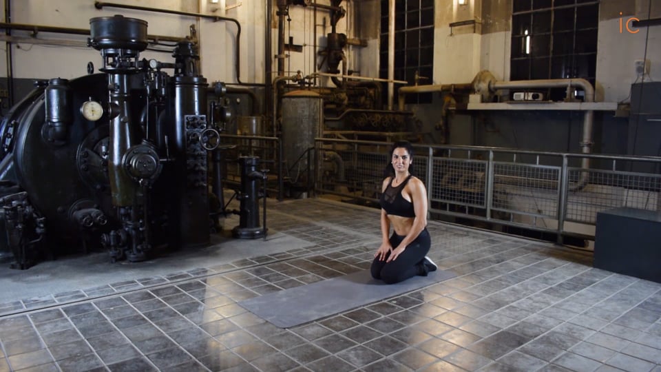 PATADA PARA GLÚTEO EN EL SUELO