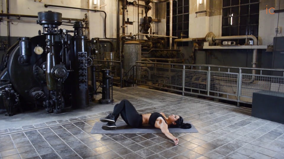 ELEVACIÓN DE PIERNAS EN SEMI-FLEXIÓN