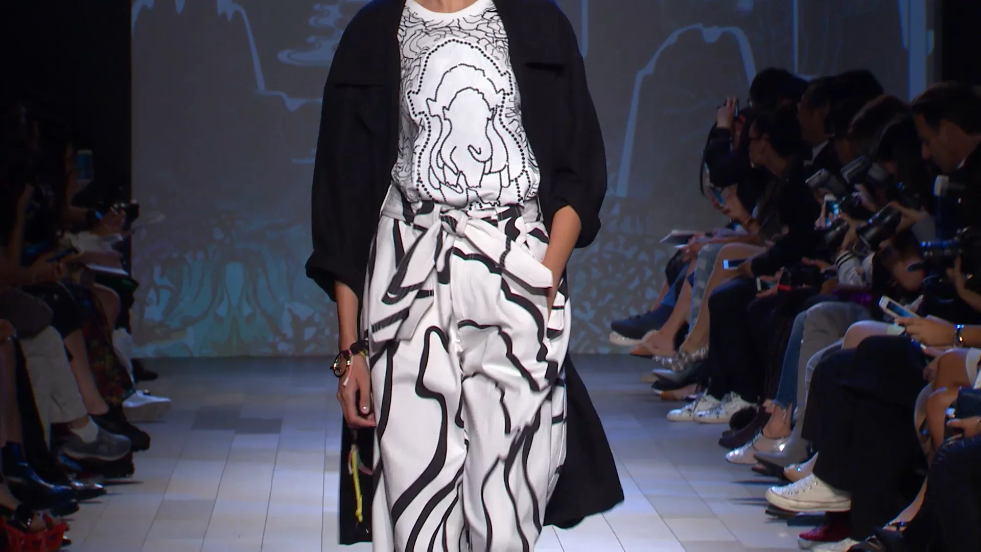 VIVIENNE TAM◆シアーレイヤードカットソー/38/コットン/BLK/10275660 SS2023 – Vivienne Tam Store