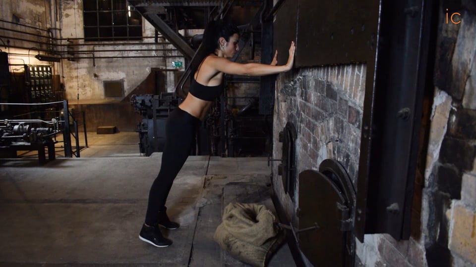 FLEXIÓN PARA PECHO APOYADA EN PARED