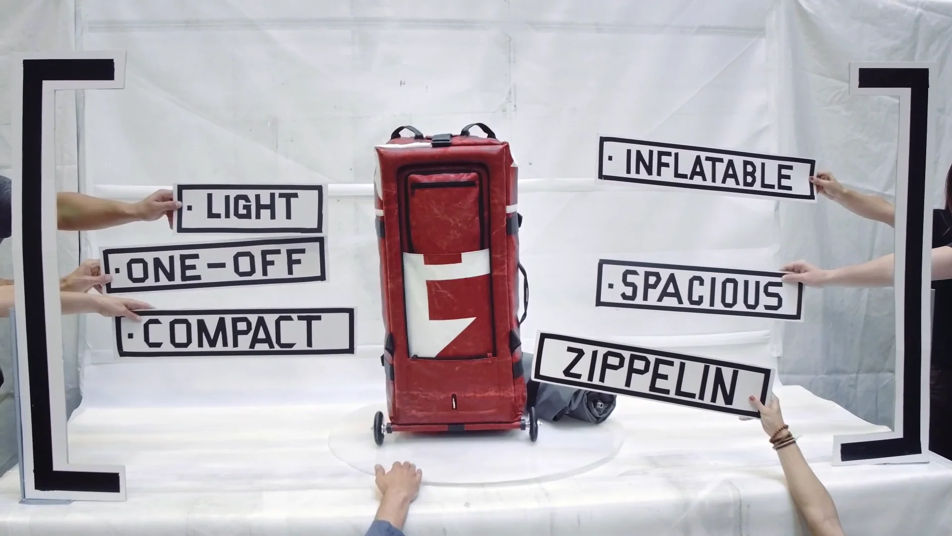 FREITAG introduces 'zippelin', an inflatable suitcase FREITAG introduces 'zippelin', an inflatable suitcase