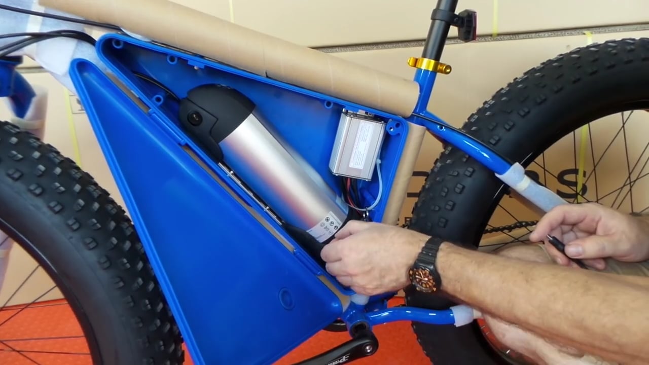 SONDORS Charge Battery by Opening Battery Box on Vimeo