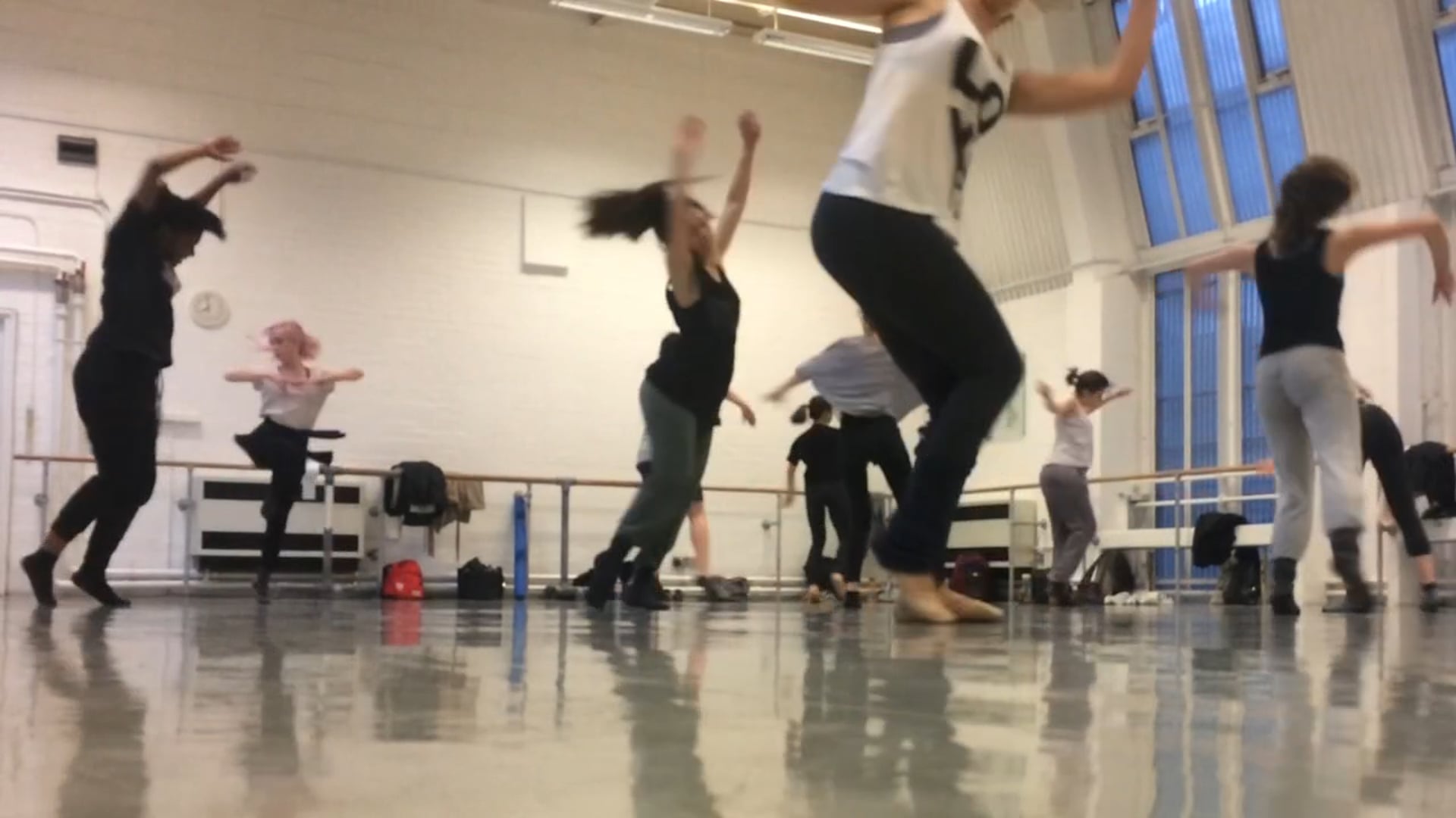 Open Classes and International Workshops with  Sara Dos Santos