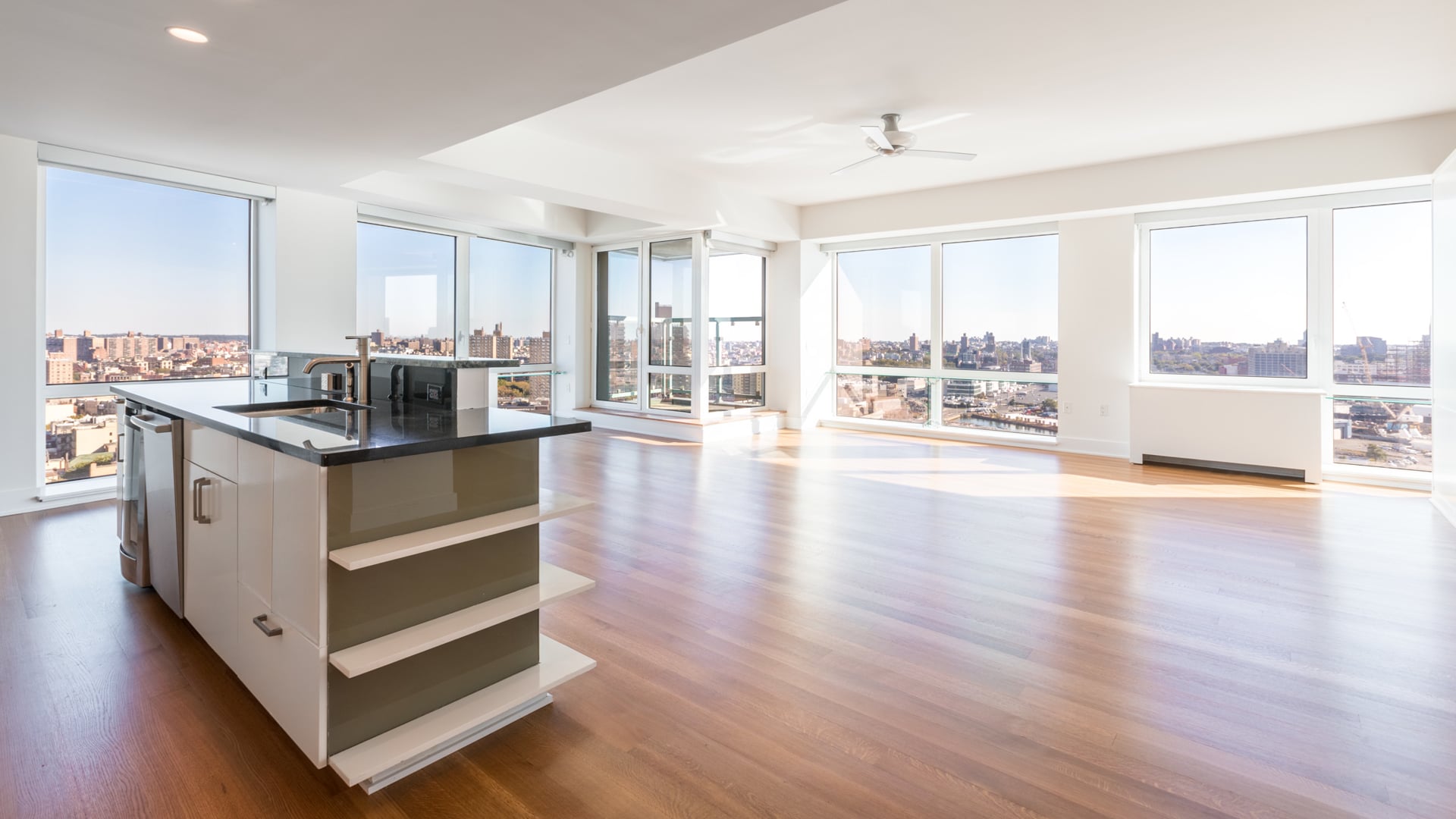 440 Kent Ave PH 2D, Brooklyn, NY 11249 (Video tour)