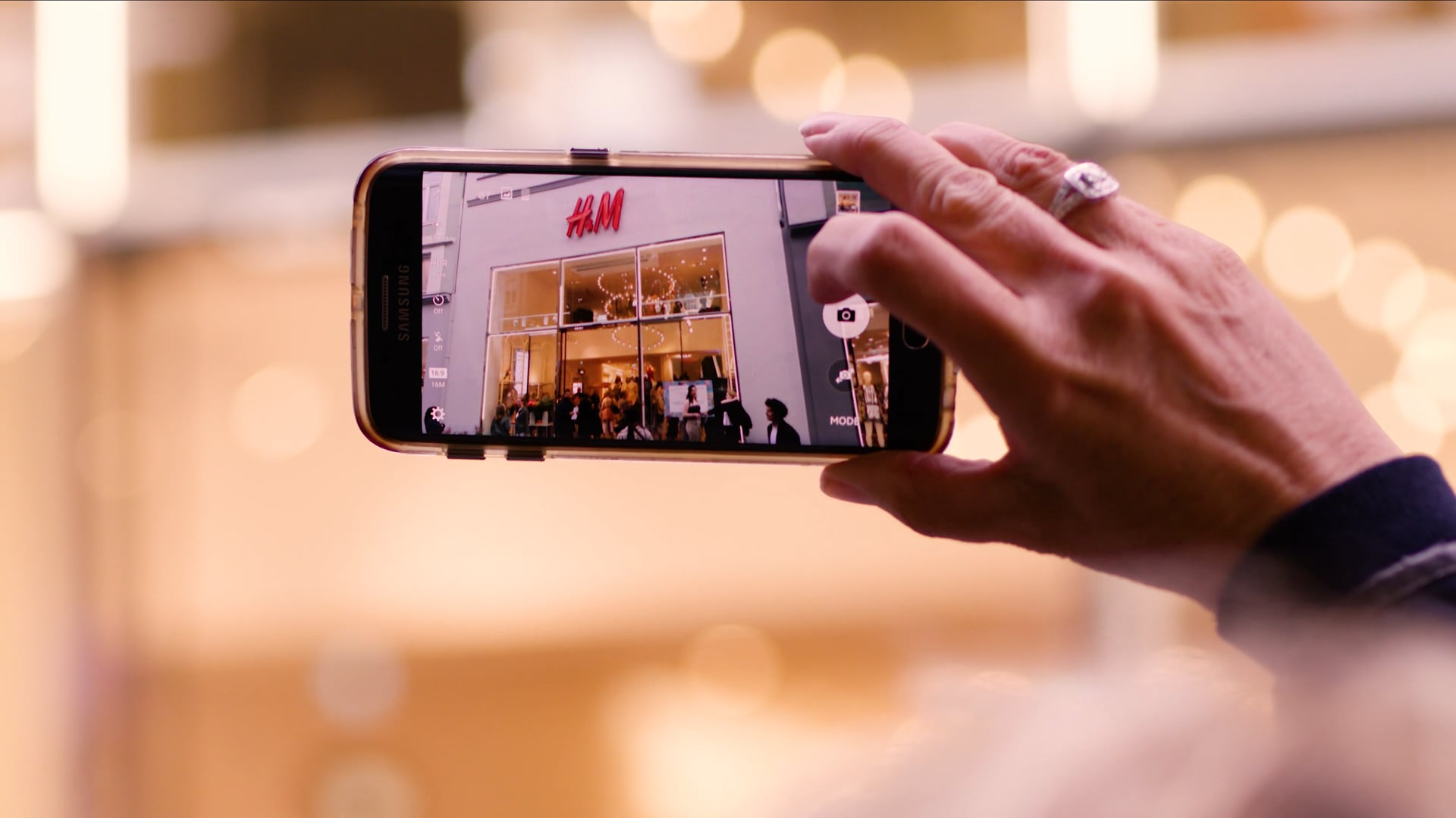 H&M Denmark - Red Cross pop-up store