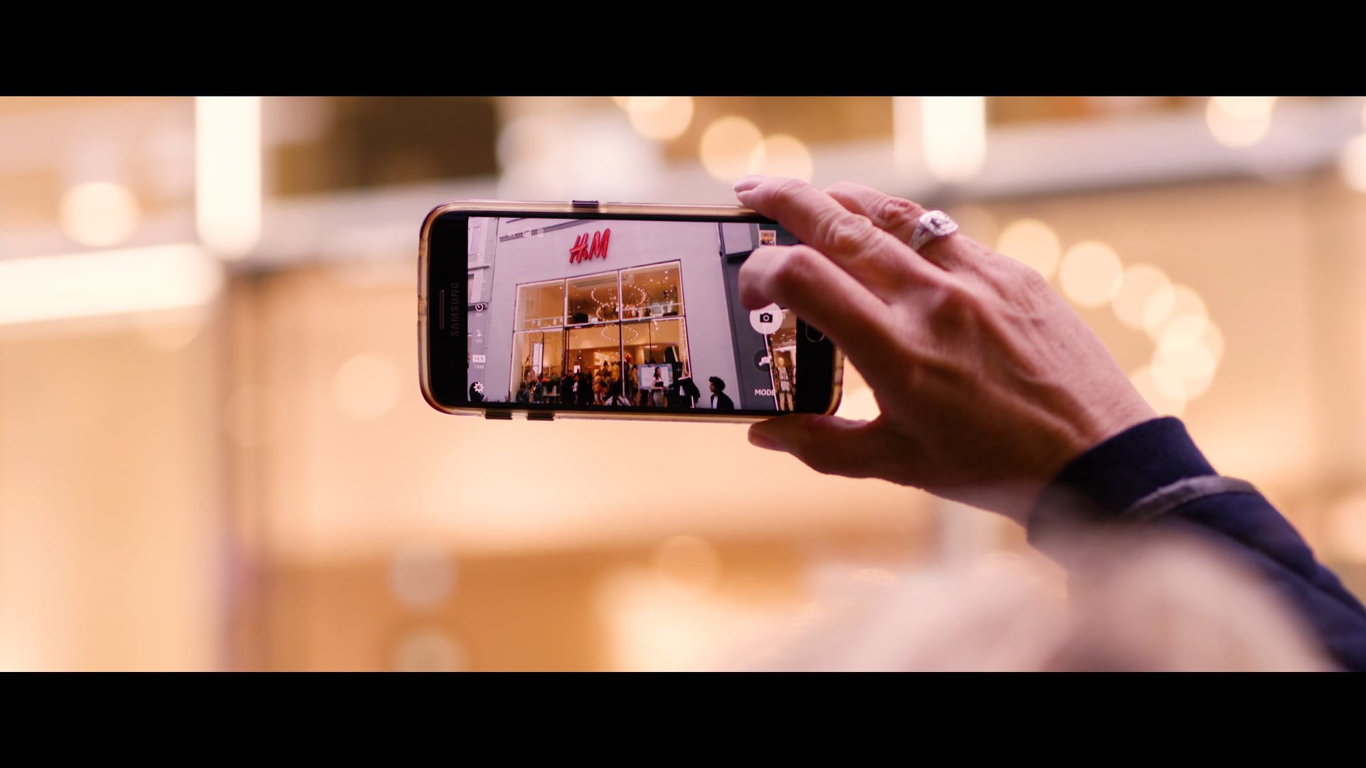 H&M Denmark - Red Cross pop-up store