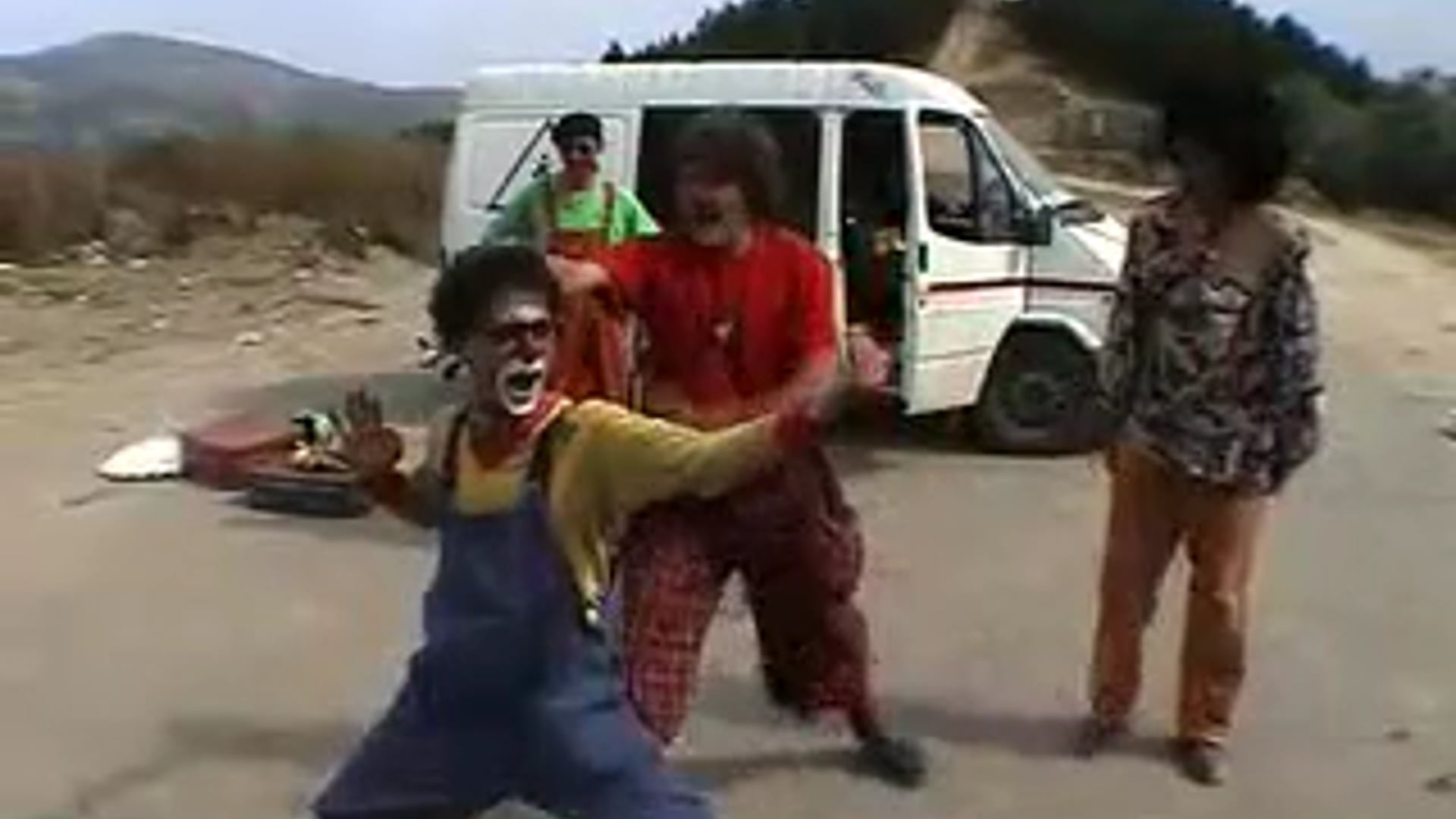Cirkosovo (2002) de Yoram Allon et Max Reeves