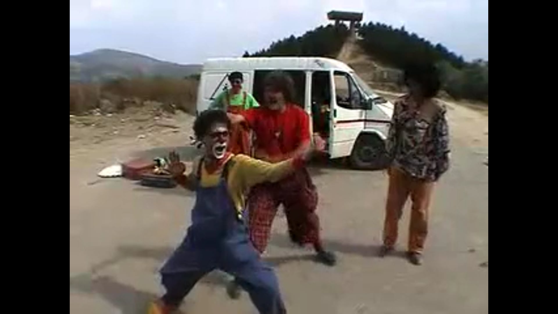 Cirkosovo (2002) de Yoram Allon et Max Reeves