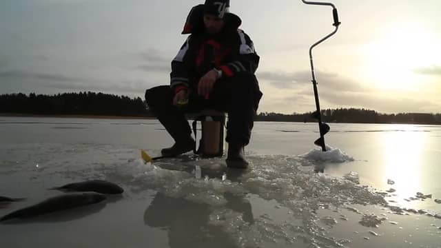 Ice fishing in Sweden on Vimeo