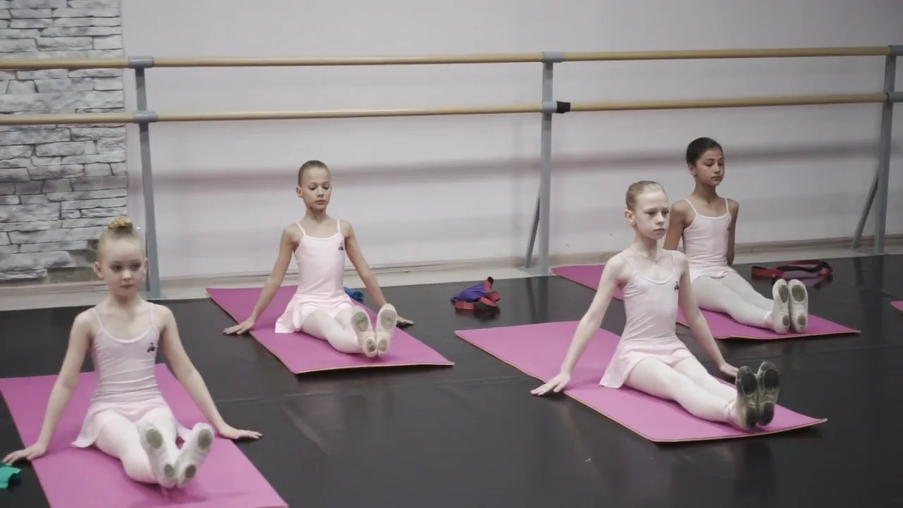 Ballet Exam. Girls 10-12 years old. Childrens Ballet School  