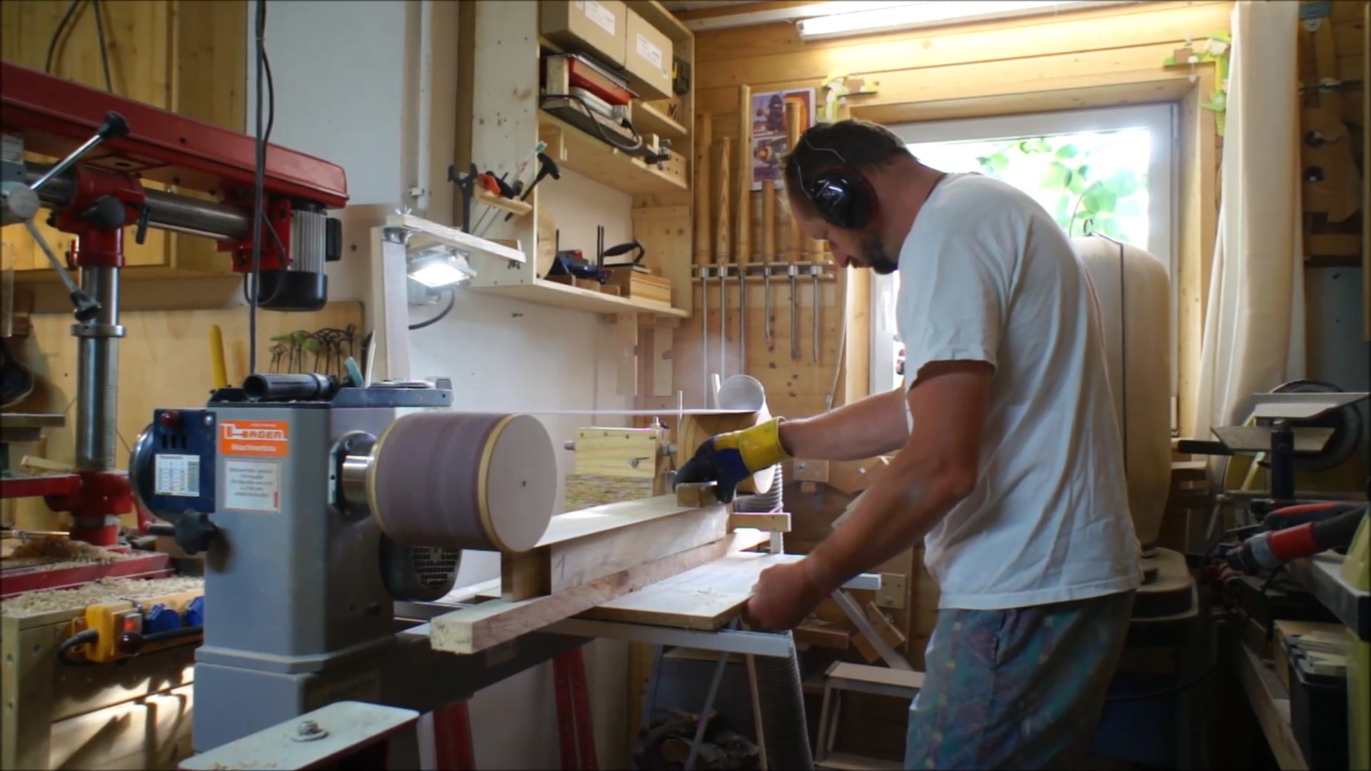 grinding with the wood lathe ; Langbandschleifen mit der Drechselbank