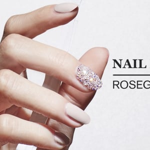 Step-by-Step tutorial video  for the application of Swarovski© Crystals Pixie for nails with TNS Firenze nail polishes 