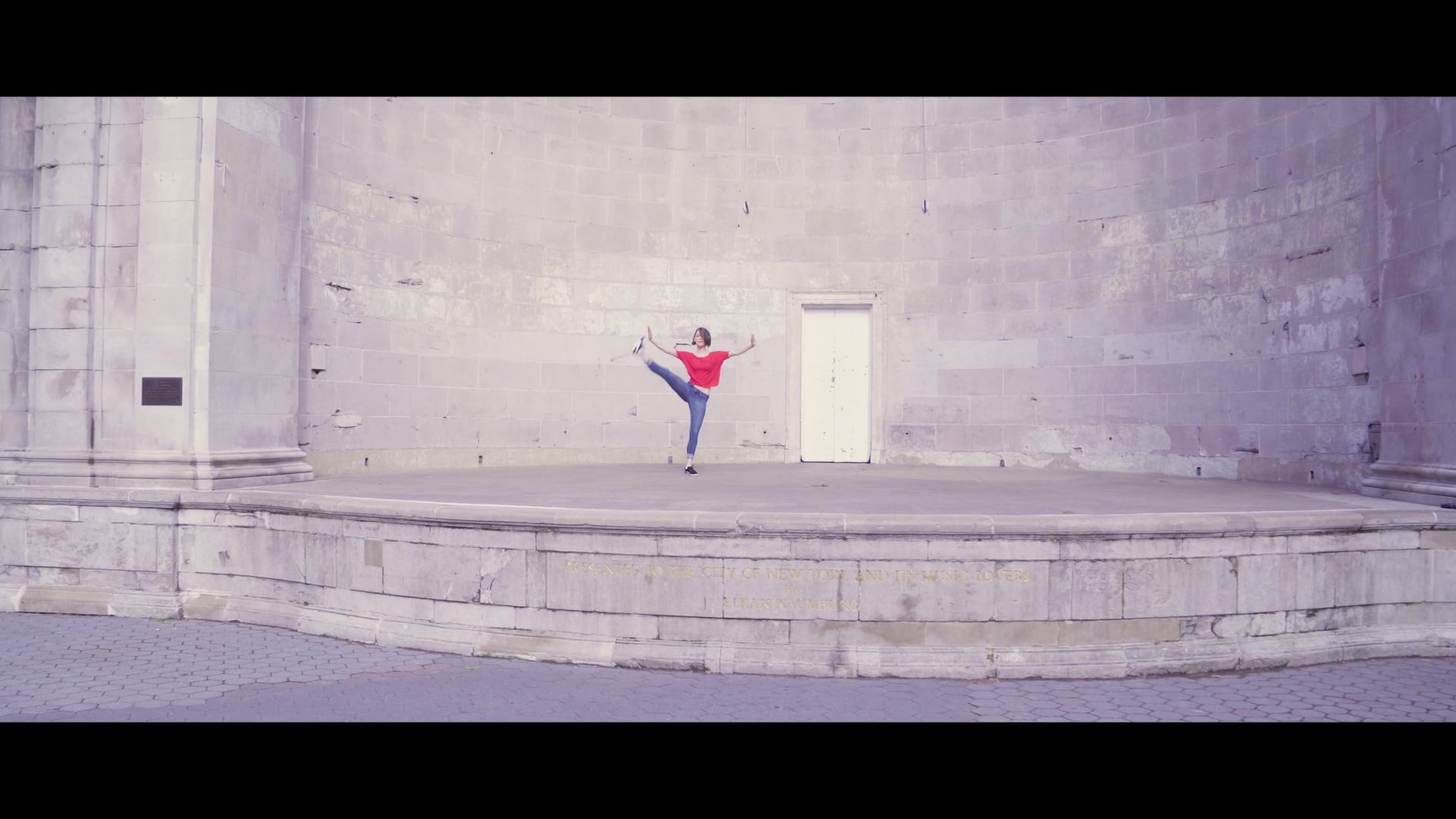 Amelie Dances - Vanessa Knouse