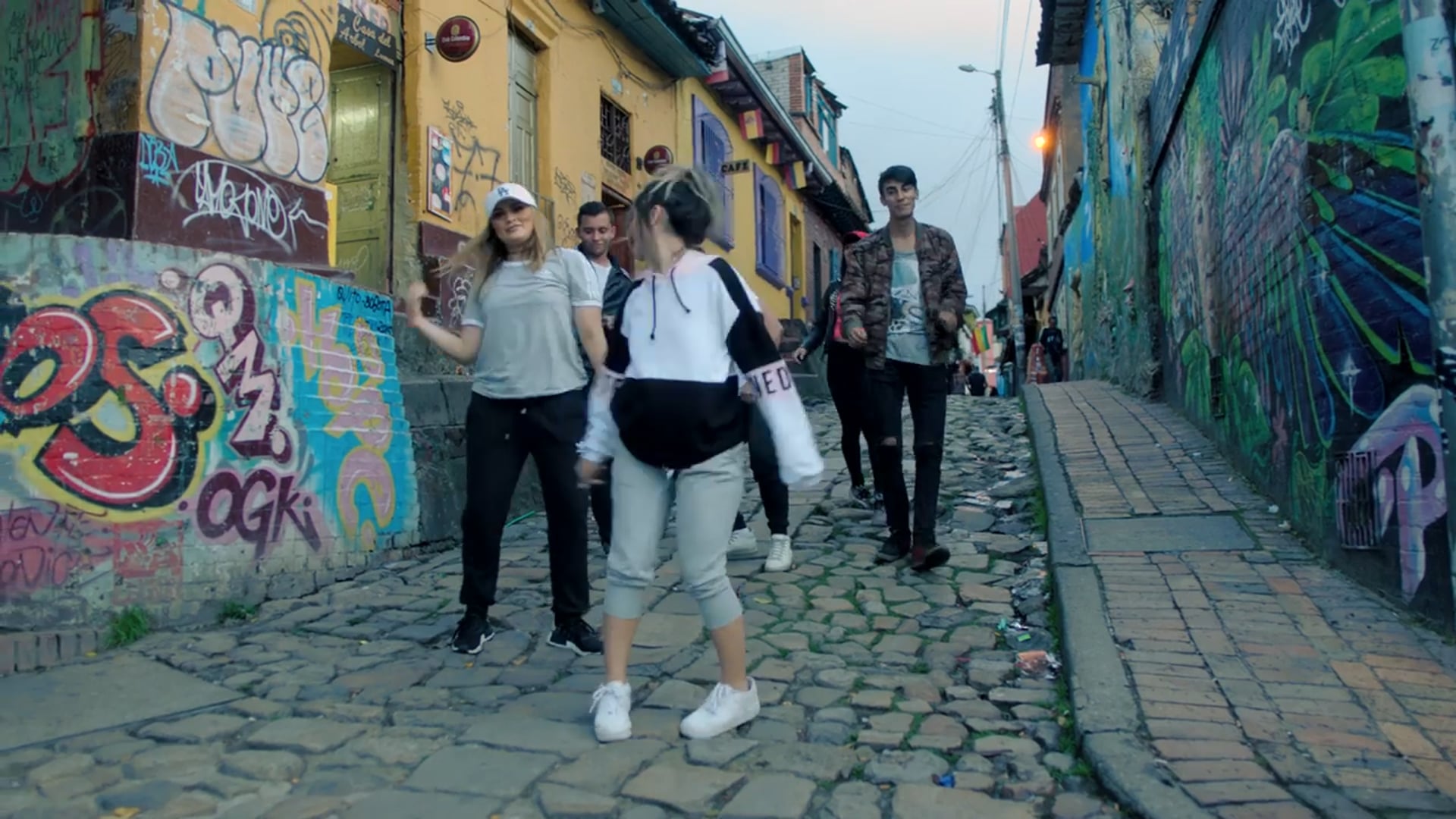 Baila Bogotá (ft. Calle & Poche #RunUpChallenge)