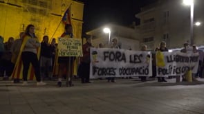 Nova concentració a l'Escala contra la presència policial al càmping Illa Mateua
