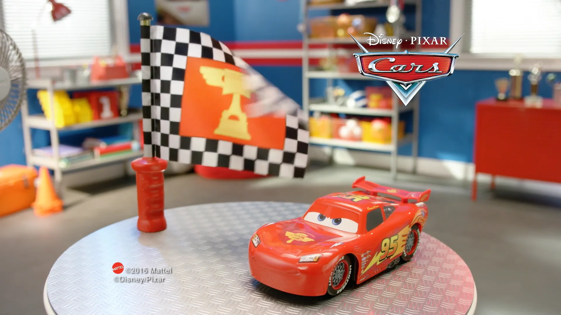 Flag finish best sale lightning mcqueen