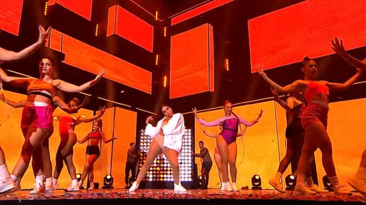 Anitta dança de lingerie e leva três troféus no Prêmio Multishow 2017