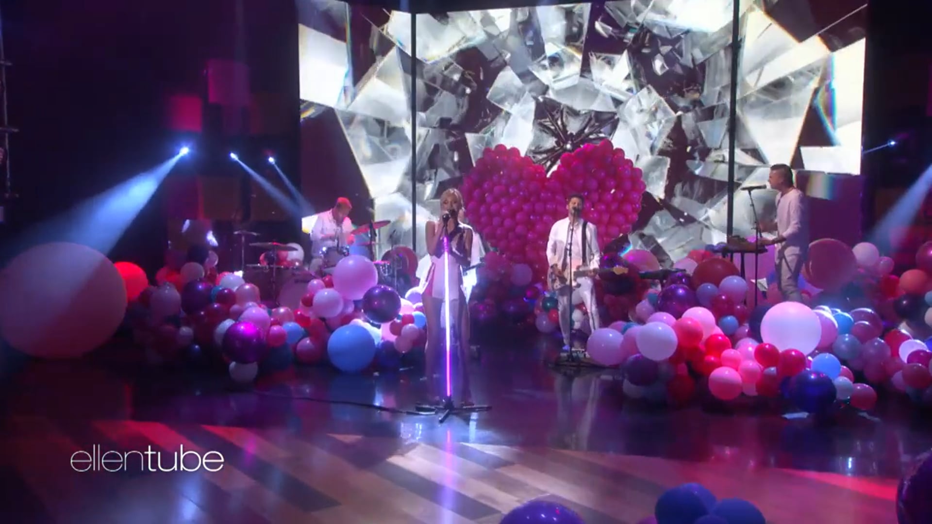 Kelsea Ballerini - Unapologetically (Ellen Performance)