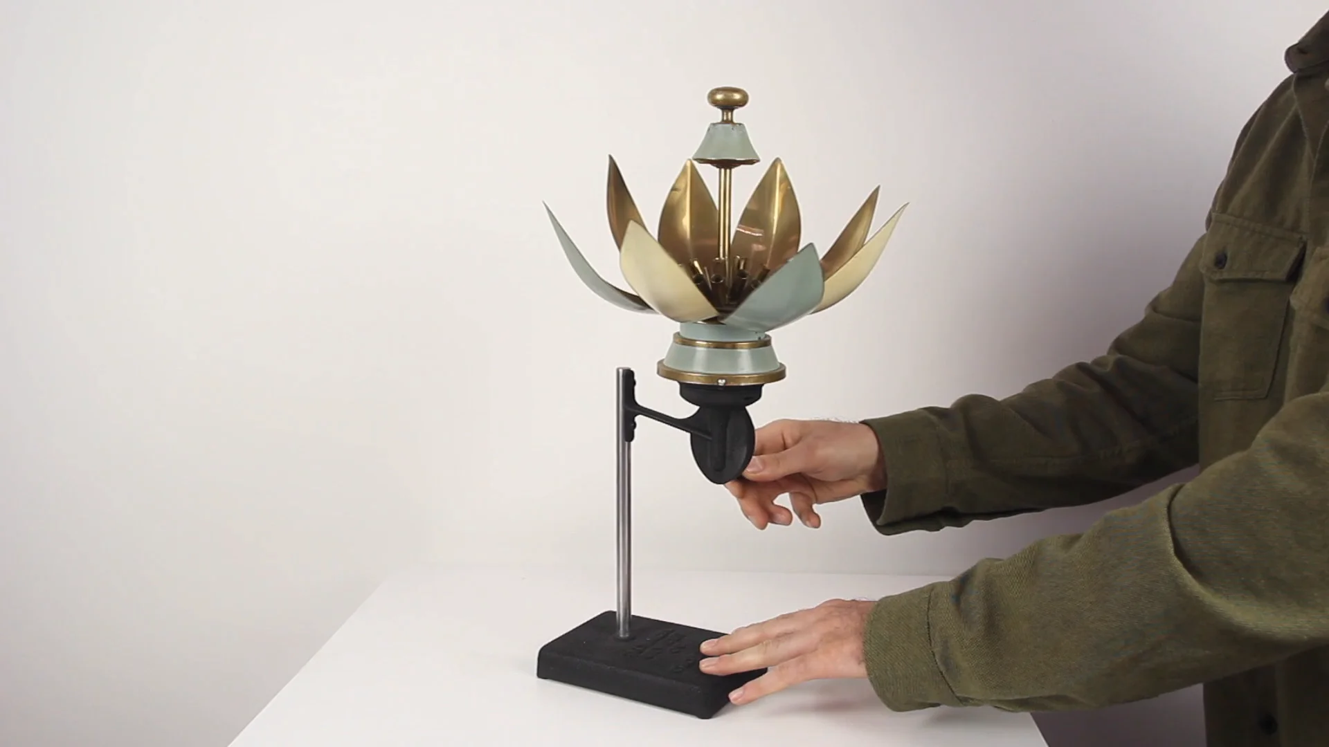 lotus cigarette dispenser Lotus 2017