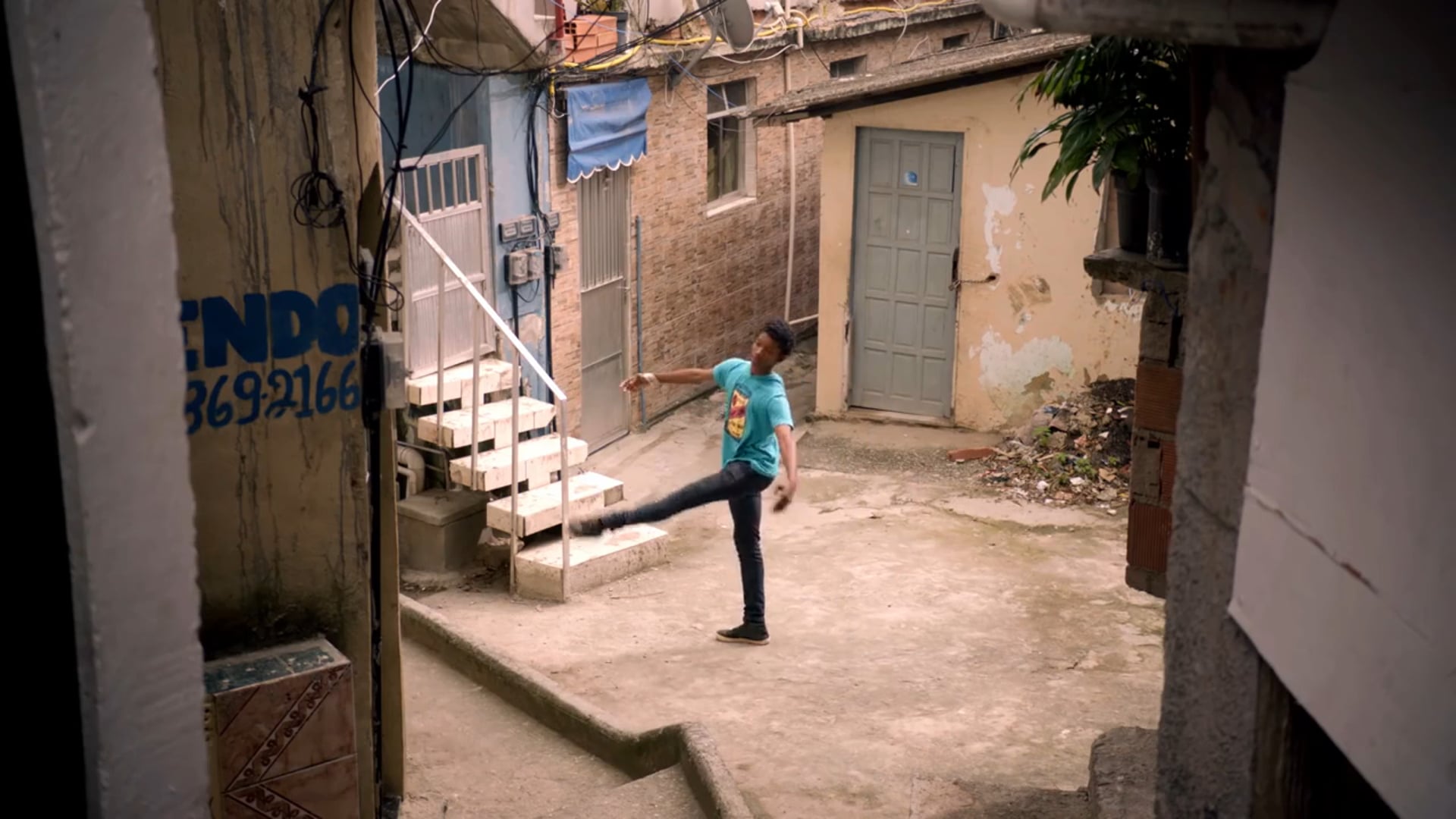 GOOGLE "Beyond the Map, Luis" / Joshua Davis