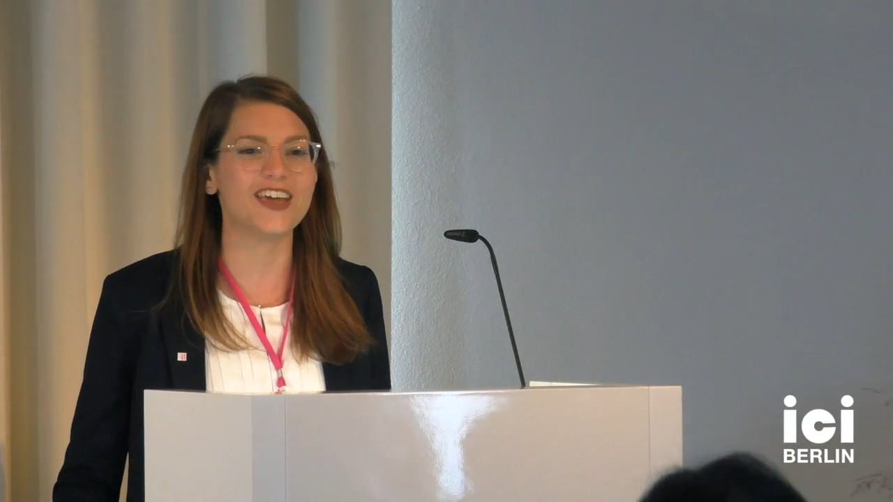 Welcoming by Ann Kathrin Schubert