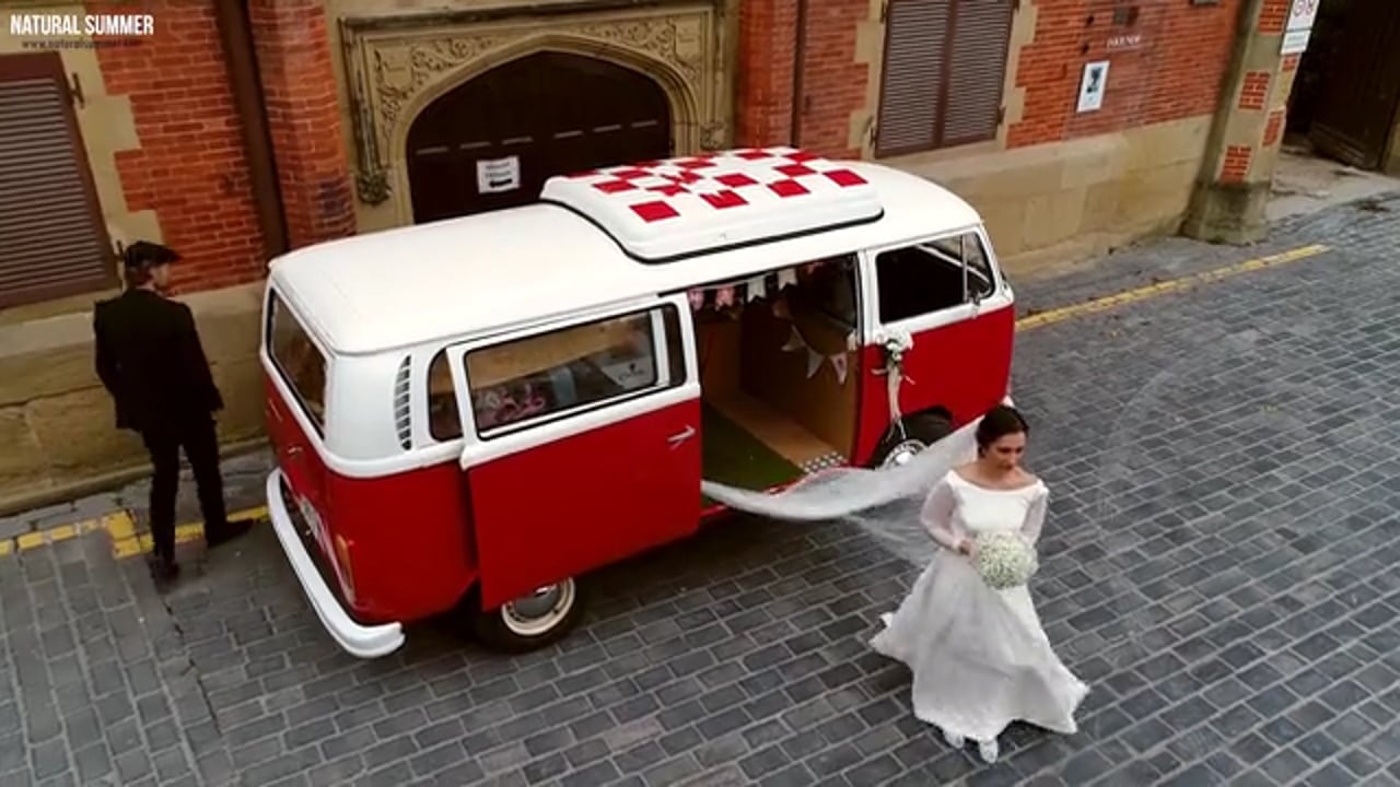 Natural Summer Boda con furgoneta antigua Volkswagen en Palacio Miramar  y tamborrada en Hotel Gudamendi Donostia
