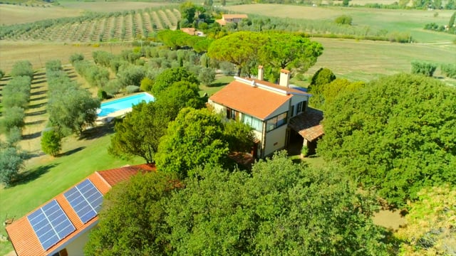 Finely restored farmhouse in the Tuscan Hills
