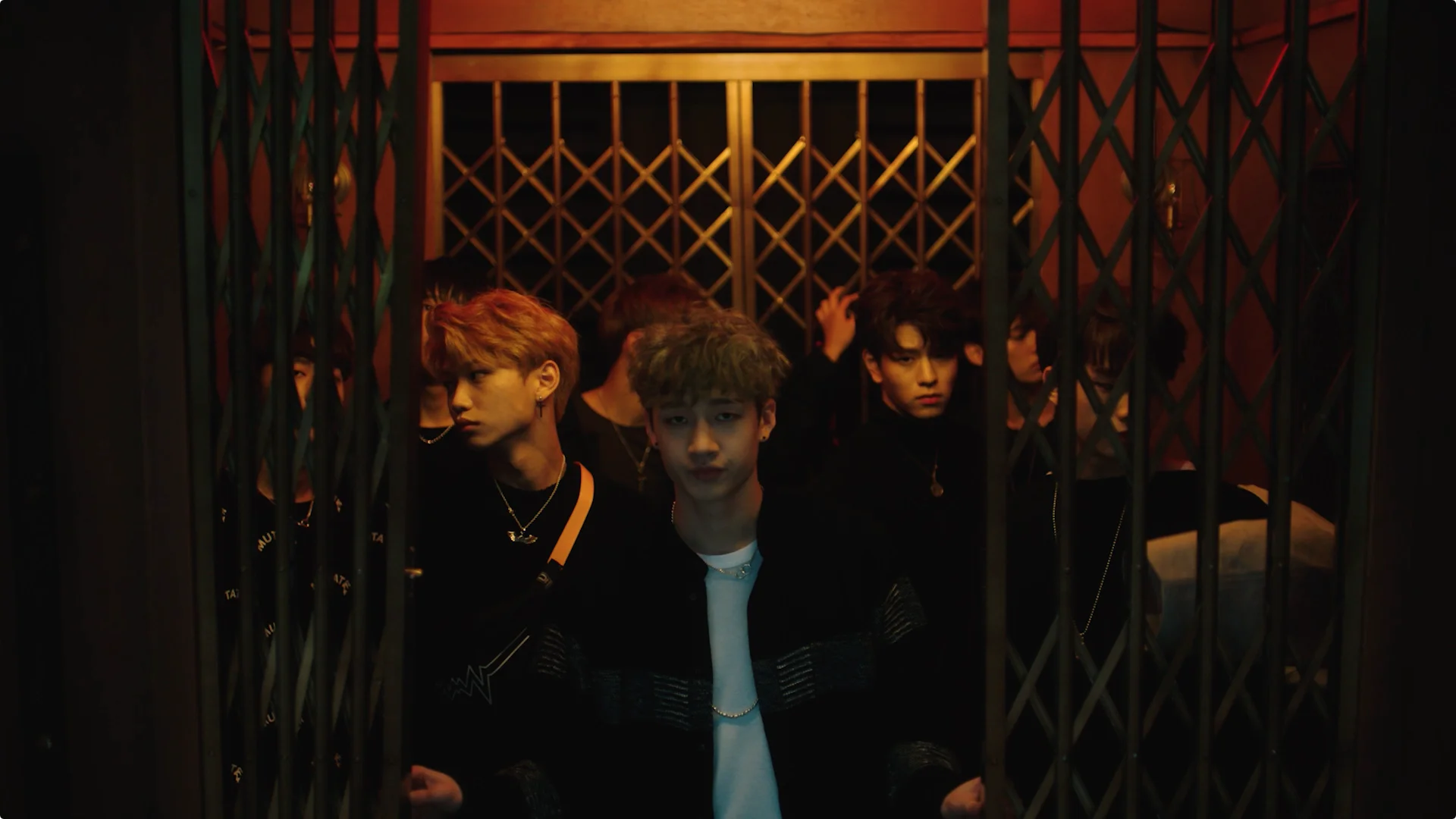 Hellevator Stray Kids обложка. Лифт из Hellevator Stray Kids. Hellevator группа.