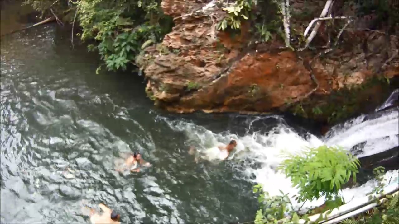 Banho de Cachoeira em Santa Maria Eterna - Belmonte - Bahia on Vimeo