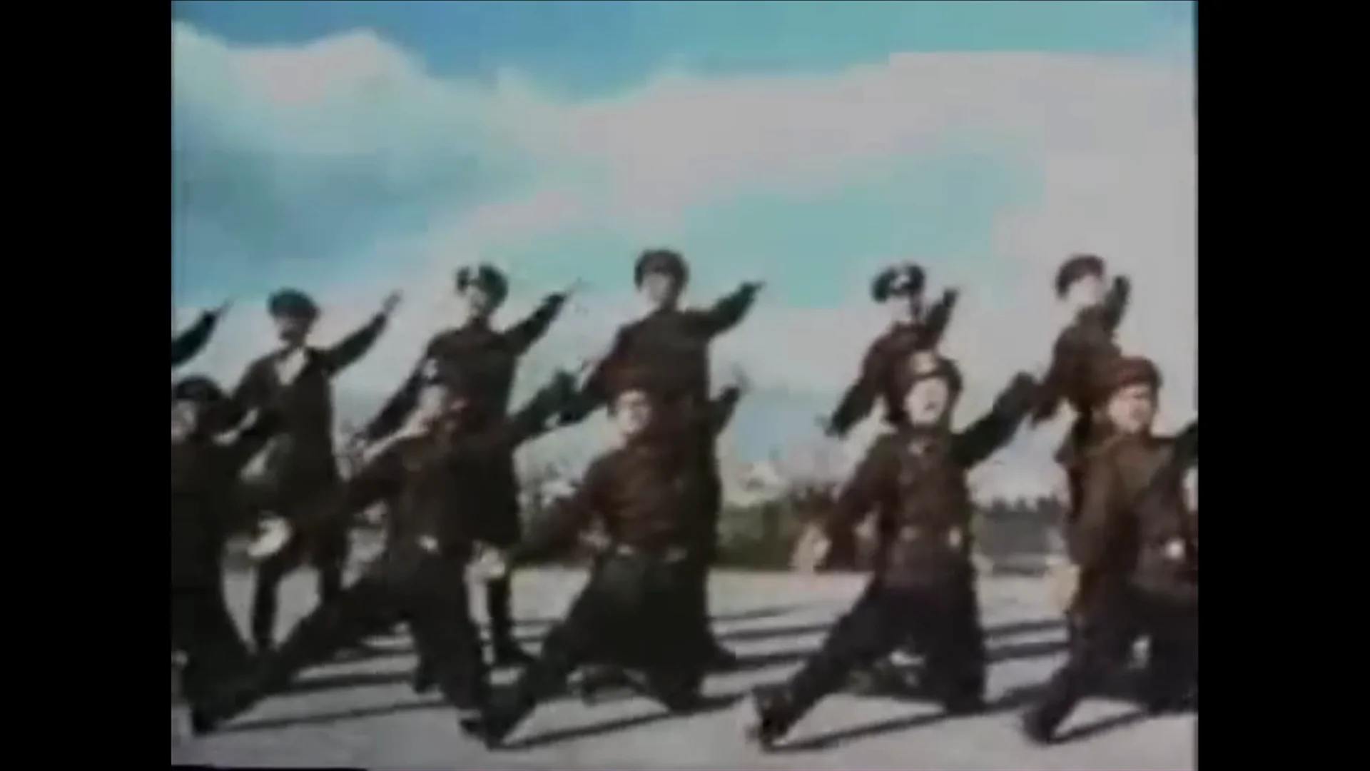 Песня танцующего солдата. Солдатский танец 1965. Танец солдата. Танец советских солдат. Советские солдаты танцуют.
