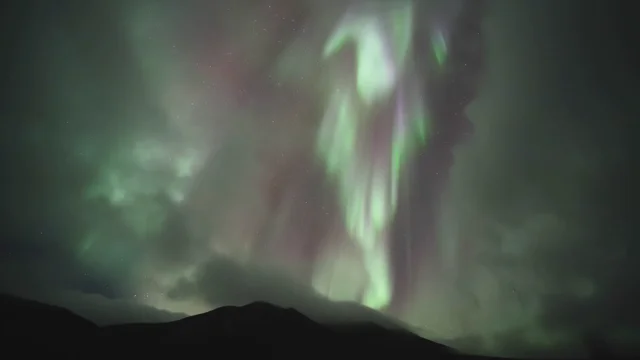 Pushing Canon DSLRs to the Low-Light Limit: Shooting Auroras Live