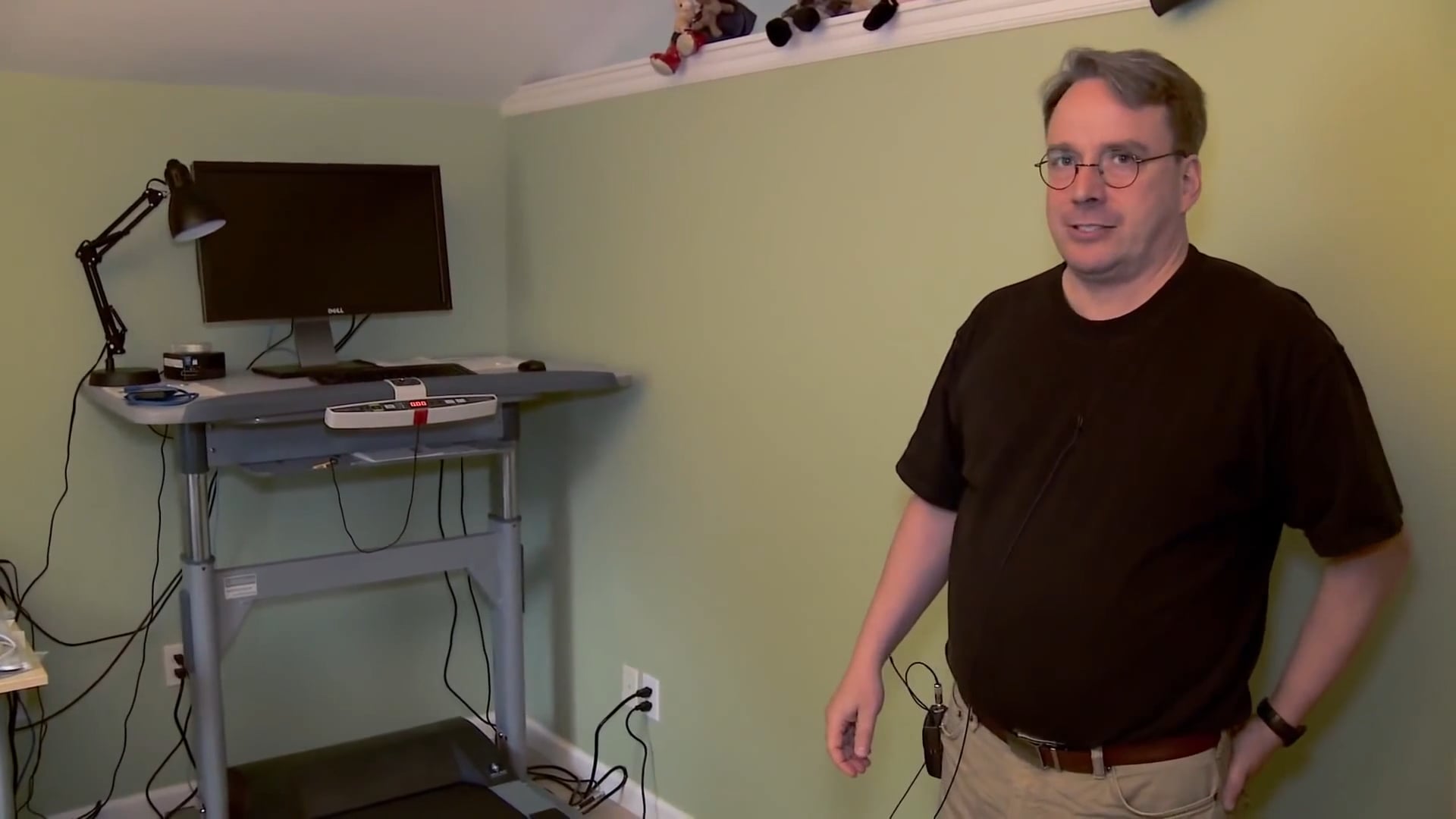 Linus Torvalds Guided Tour of His Home Office on Vimeo